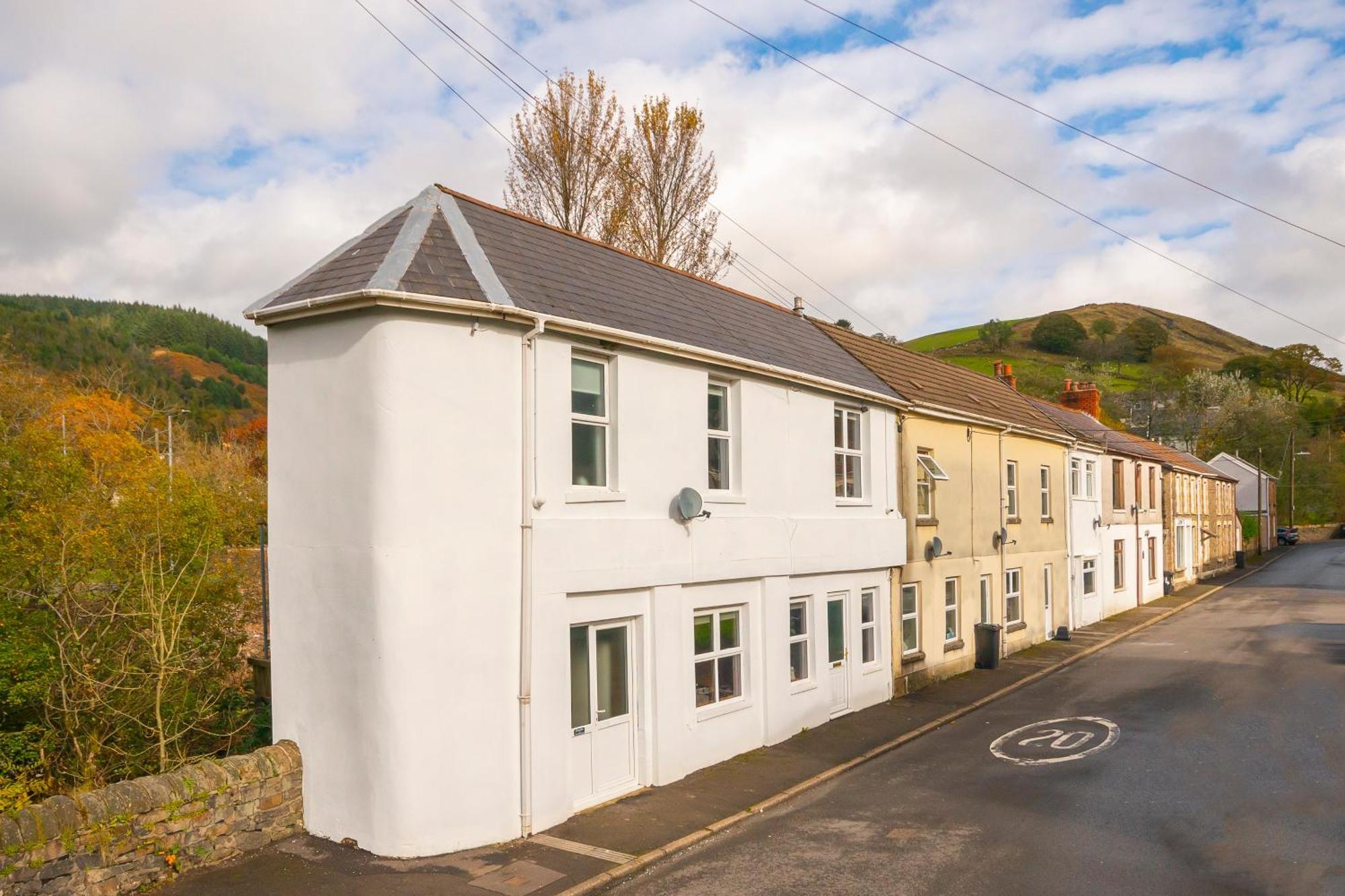 Riverside Great House In The Afan Forest Bike Park By Staystaycations Glyncorrwg Bagian luar foto