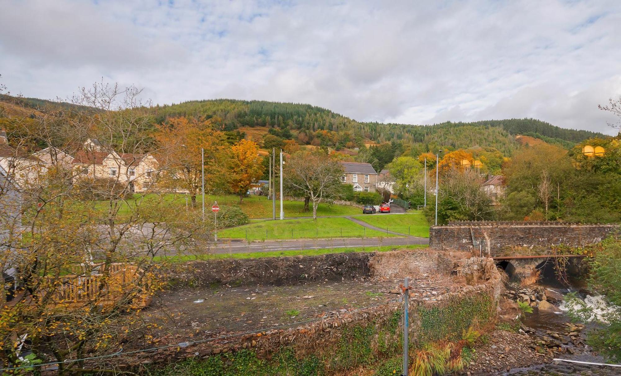 Riverside Great House In The Afan Forest Bike Park By Staystaycations Glyncorrwg Bagian luar foto